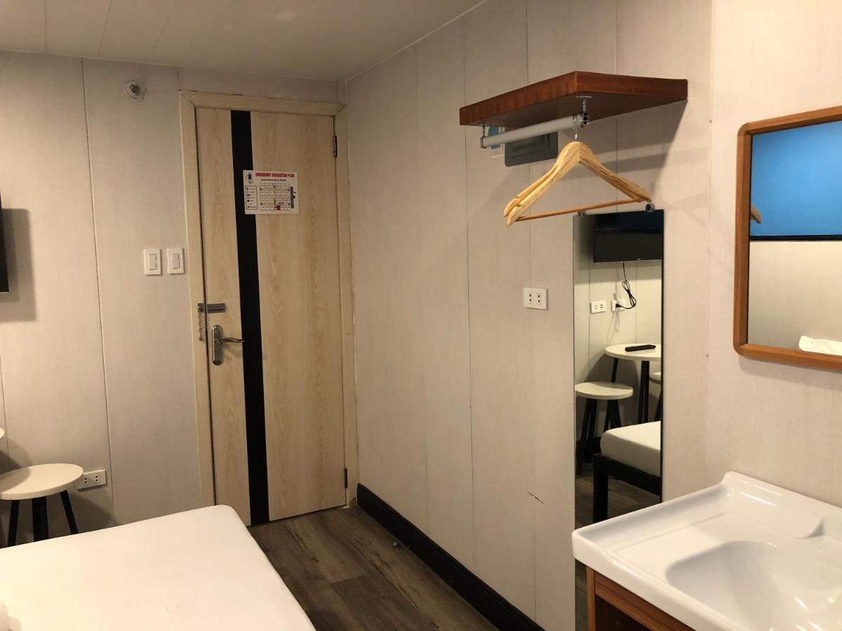 Maine City Residences Leveriza Pasay Exteriör bild