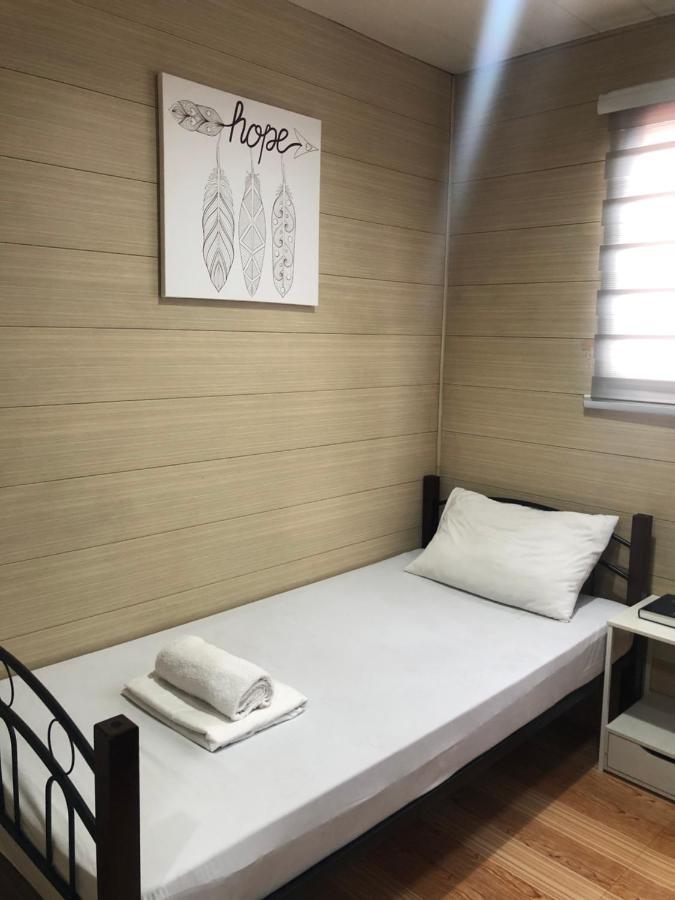 Maine City Residences Leveriza Pasay Exteriör bild